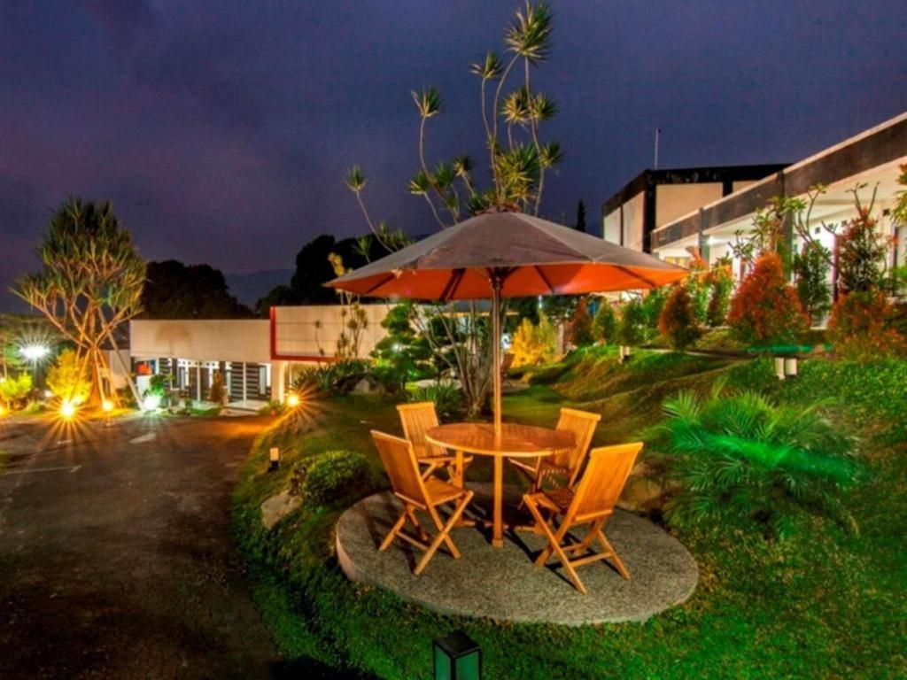 The Rizen Hotel Cisarua Eksteriør billede
